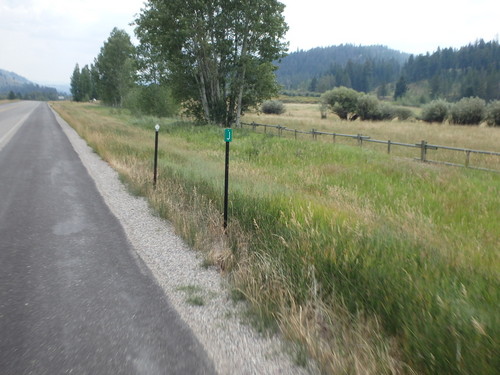 GDMBR: Another roadside lane marking change sign.